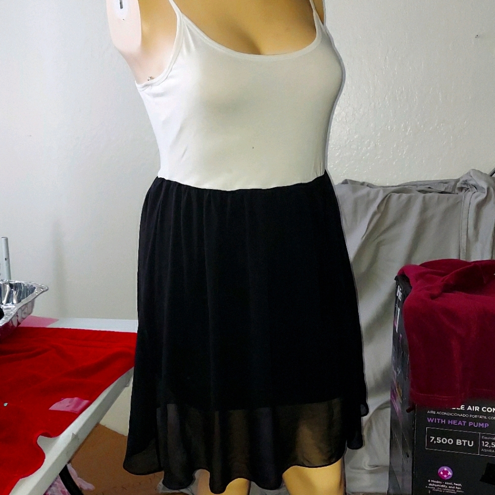 Forever 21 cute black and white dress